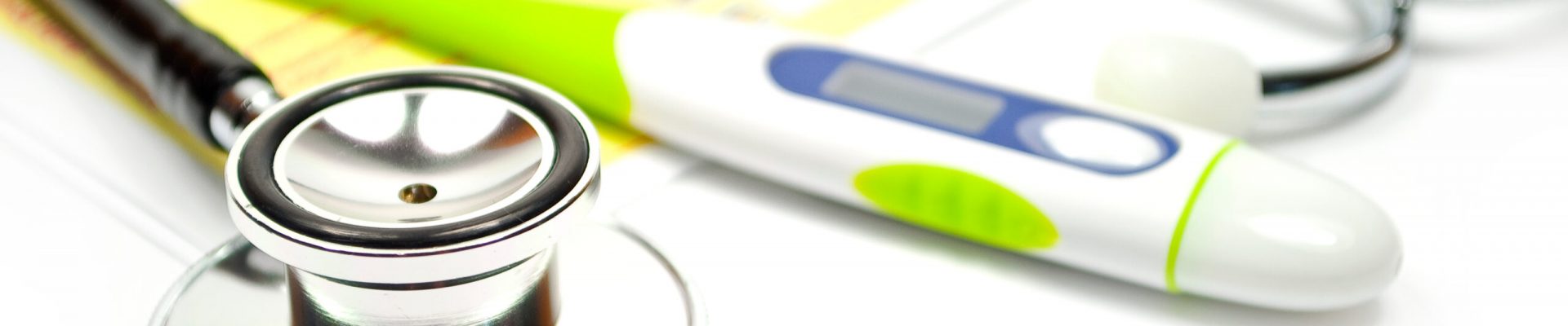 Stethoskop, Fieberthermometer & Medikamente